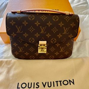 Louis Vuitton Pochette Metis Bag